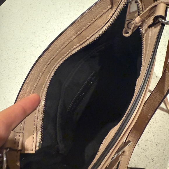 Rebecca Minkoff Crossbody Bag with Adjustable Strap and Minimalist Design - Picture 3 of 8